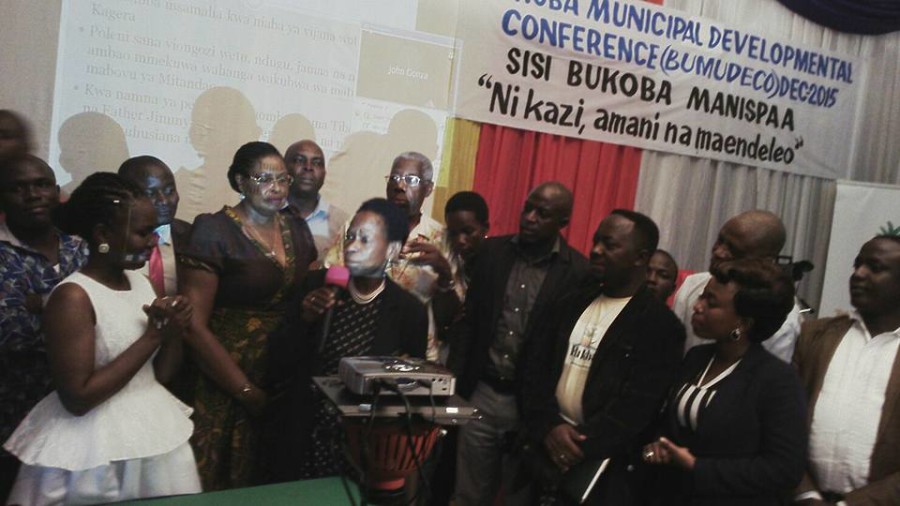 Prof Anna Tibaijuka akizungumza katika mkutano